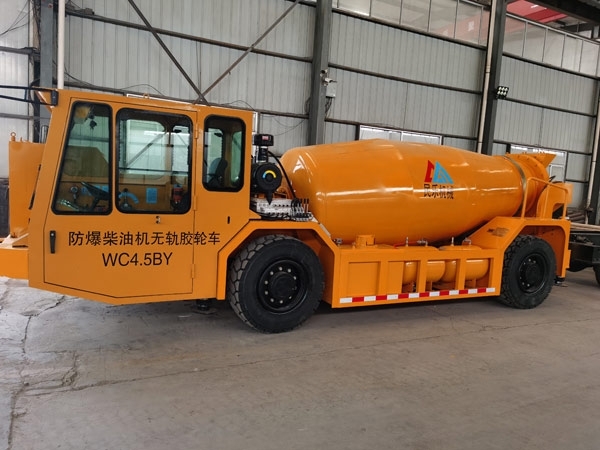 礦用濕噴臺車，礦用混凝土泵，礦用攪拌機(jī)發(fā)貨